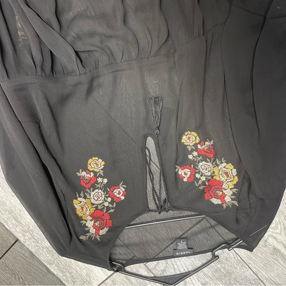Torrid embroidered chiffon bell sleeve blouse 3X - Picture 8 of 10